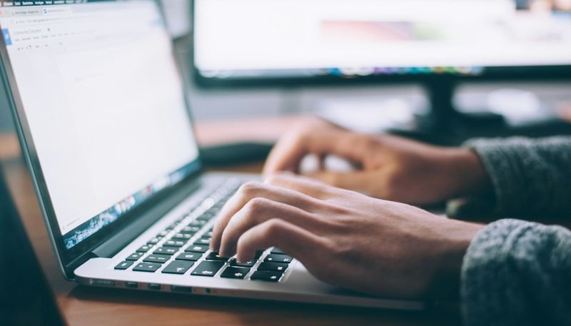 Dashboard di gestione di un negozio online su laptop